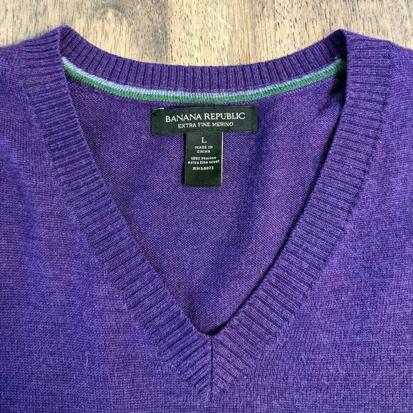 Banana Republic 100% Extra Fine Merino Wool V-Neck Pullover Sweater Purple Large - Picture 4 of 9